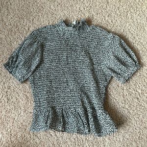Ruched, high neck spotted tee with puff sleeve